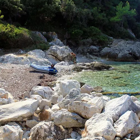 - 7790 * Λάστοβο